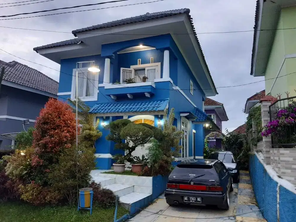 Dijual Villa 2 Lantai Full Furnished + Kolam Renang – Lokasi Strategis