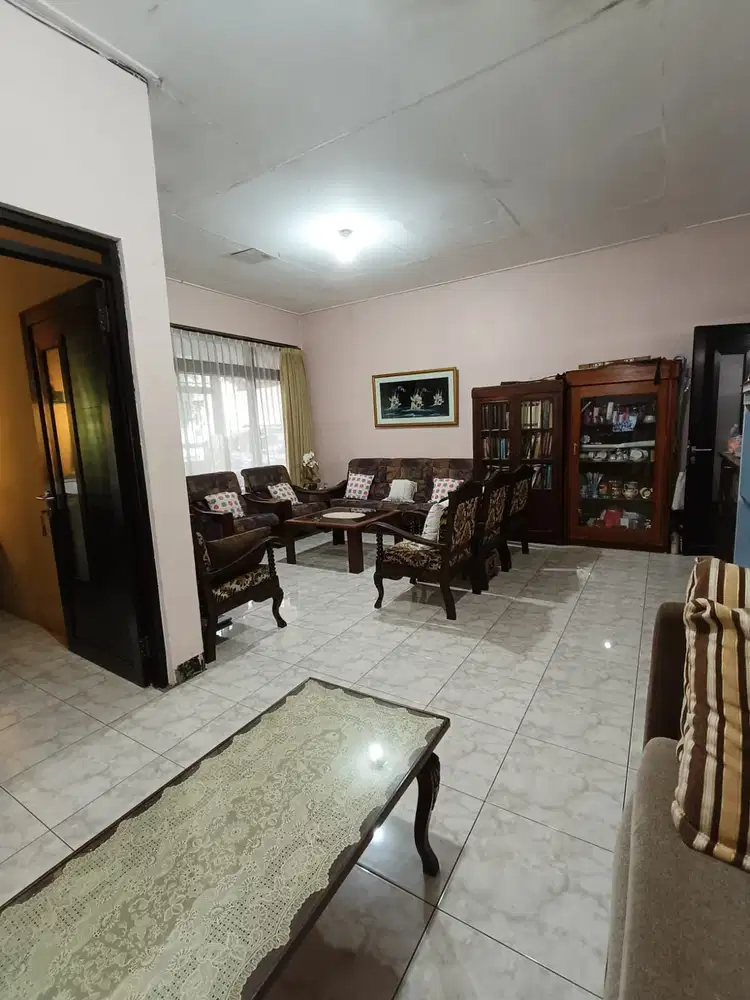 Jl Sriwijaya Rumah besar Siap Huni Pusat Kota Bandung