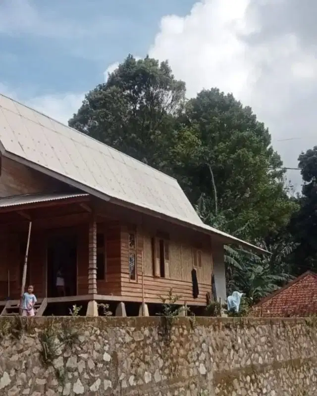 Dijual Rumah Panggung Semi Villa di Desa Wisata Pasangrahan Bojong Kaki Gunung Burangrang Purwakarta