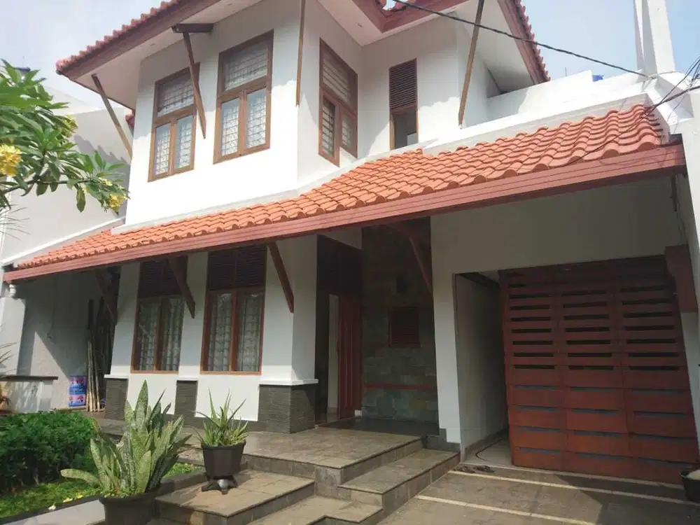 Rumah Semi Furnished di Pondok Indah Disewakan