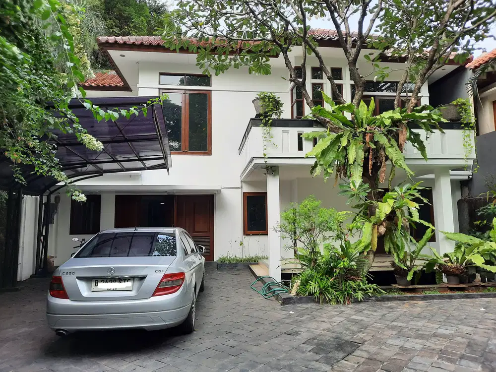 Disewakan Rumah 2 Lantai Di Kemang