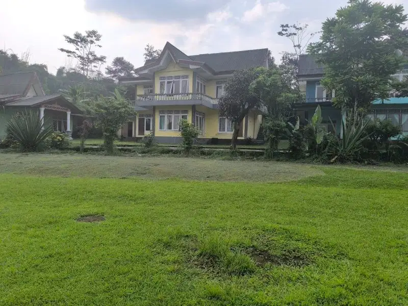 Dijual Hotel masih  Operated di Megamendung