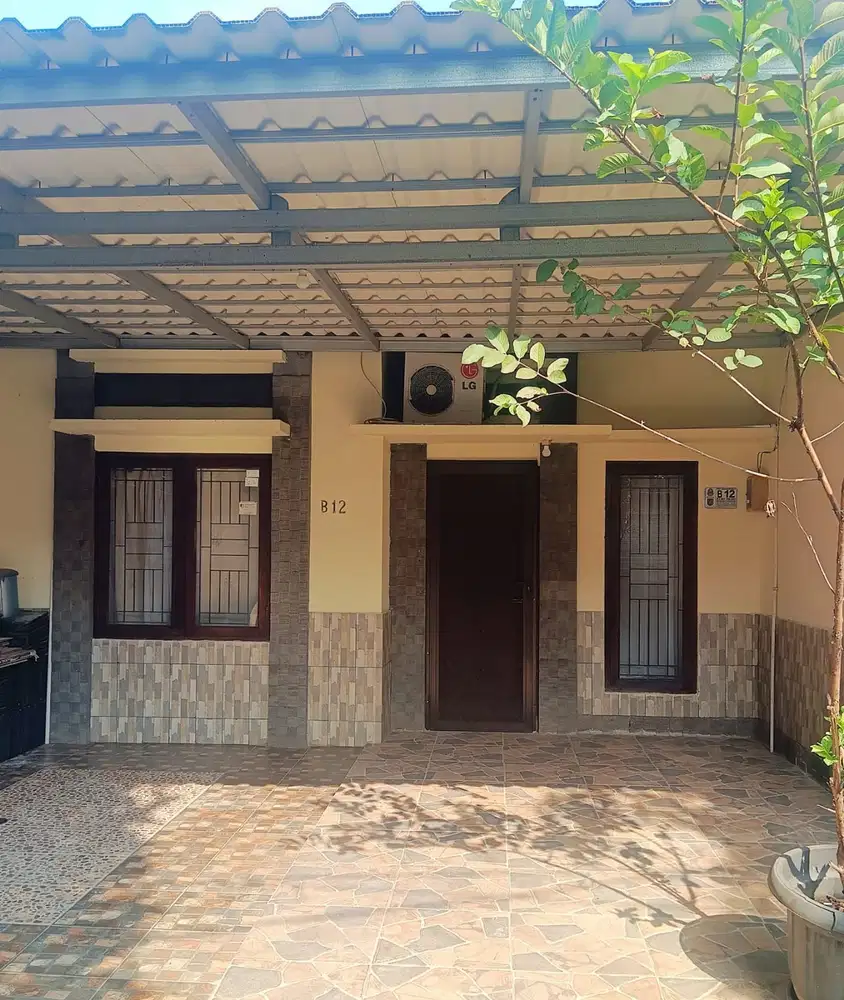 Rumah 1 Lt Terawat Dekat RSU Brawijaya Sawangan Hadap Timur J-37593