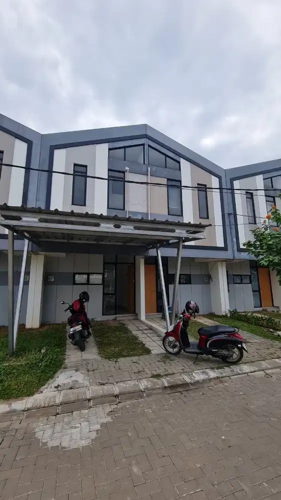 Disewakan Rumah Rotterdam Jababeka Sudah ada Canopy dan Ac 1 unit