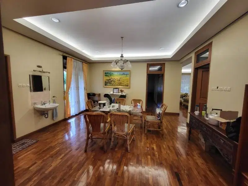 Dijual VILLA di puncak dekat pintu masuk TAMAN SAFARI