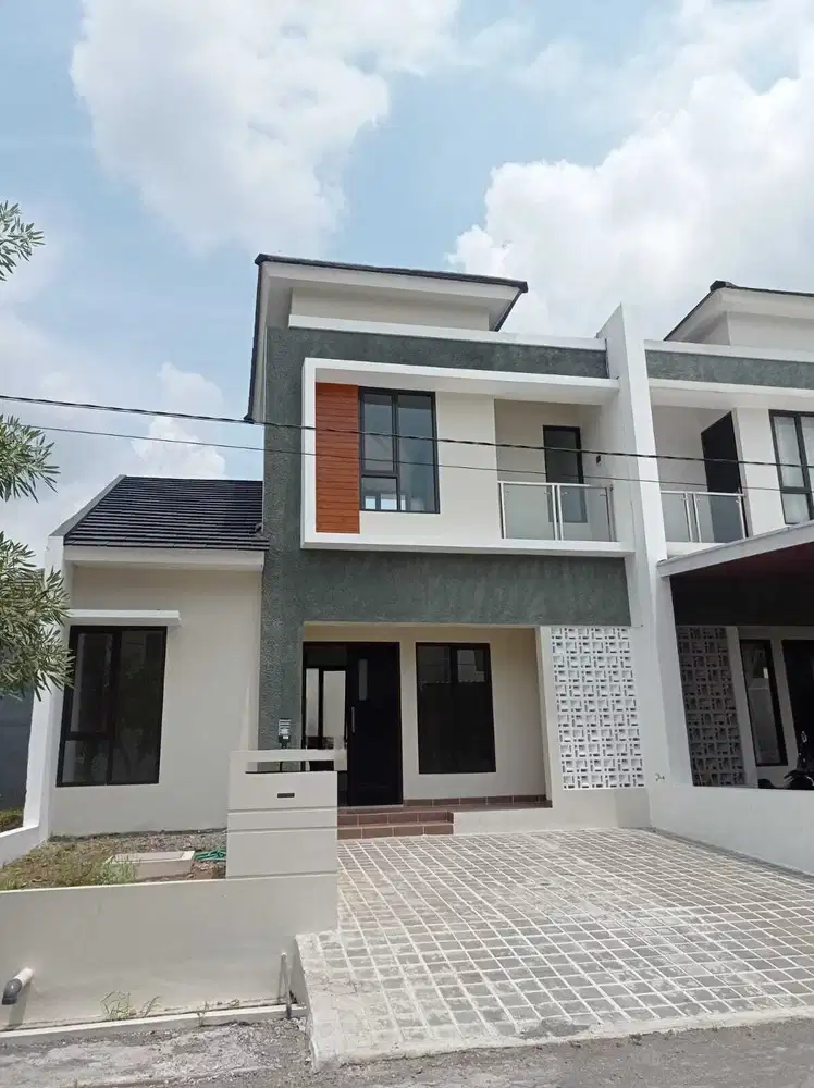 RUMAH MEWAH DUA LANTAI DI CLUSTER  DI EMERALD GARDEN TEMBALANG SMG