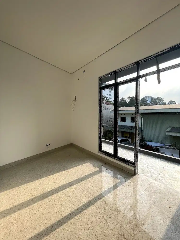 HUNIAN STRATEGIS 2 LANTAI DI CIRACAS JAKARTA TIMUR DP 0 ANGS 11JT AN