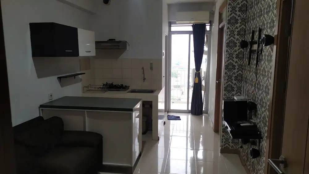 DISEWAKAN APARTEMEN GREEN PALM, TYPE 2 BEDROOM, DEKAT GREEN LAKE, PURI
