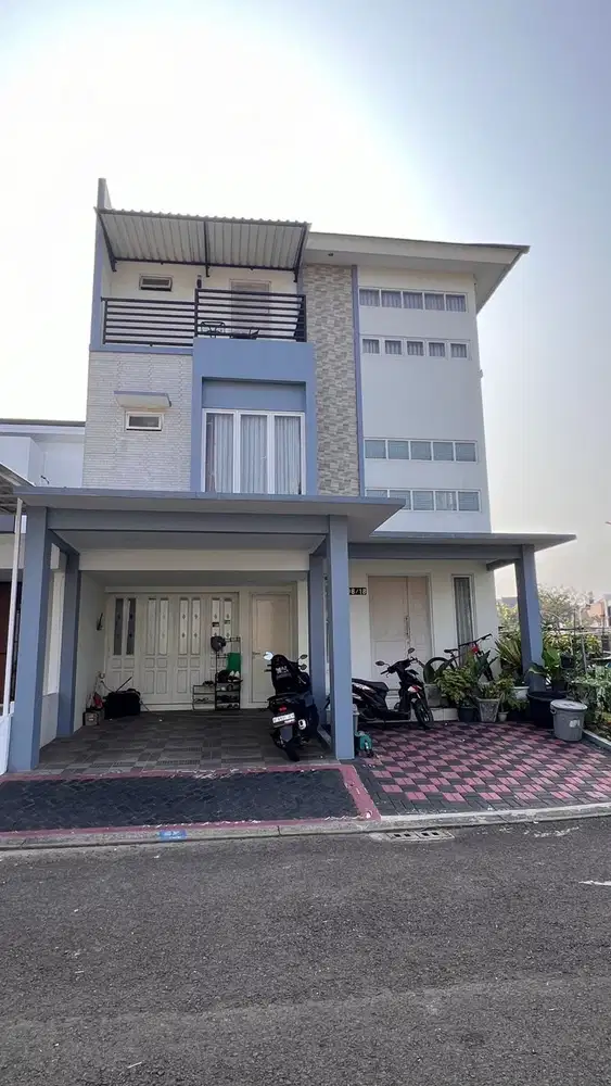 Rumah 3 Lantai SHM 7 Menit ke The Breeze BSD City Dibantu KPR J-28469