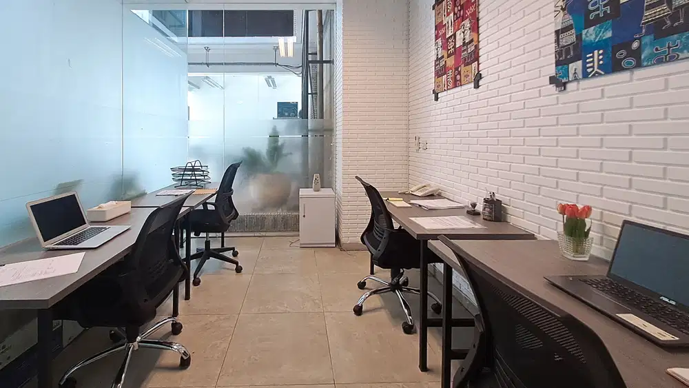 Sewa Kantor Sudah Termasuk Meja Kursi dan Fasilitas Lainnya