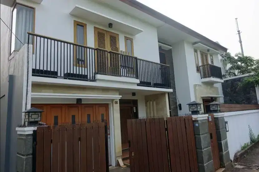 Rumah Mewah Jual Murah Semi Furnished di Tebet dekat Eco Park