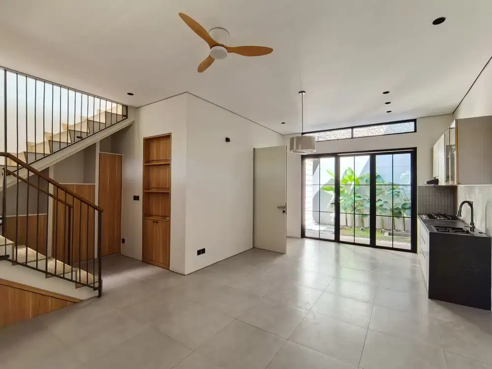 DISEWAKAN RUMAH SIAP HUNI 2 LANTAI DI JALAN SUMENEP ANTAPANI BANDUNG