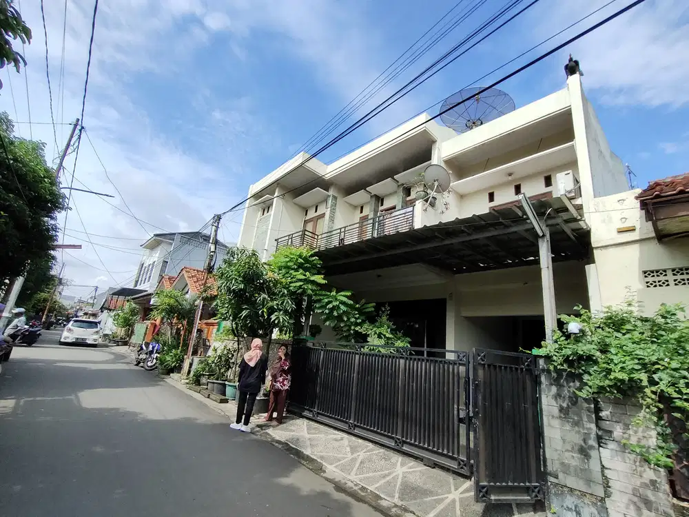Rumah second 2 lantai sgt terawat 5 k tidur dkt Galaxy Bekasi Selatan