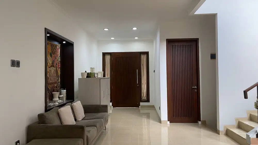 Rumah Cantik Fully Furnished Siap Huni di Kota Wisata