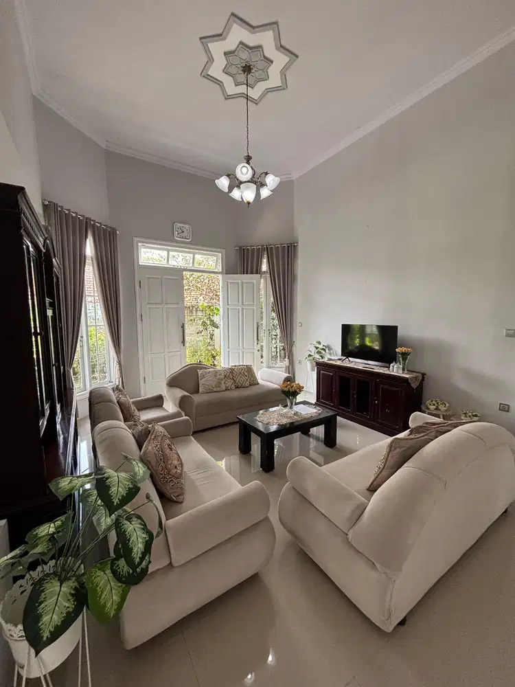 Di Jual Rumah Siap Huni Luas Konsep Villa Tengah Kota Blitar