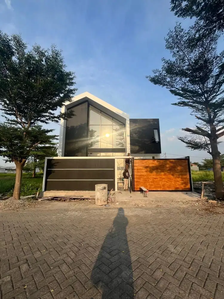 DIJUAL RUMAH MEWAH 2LANTAI DEKAT HOTEL ASTON BYPASS MOJOKERTO