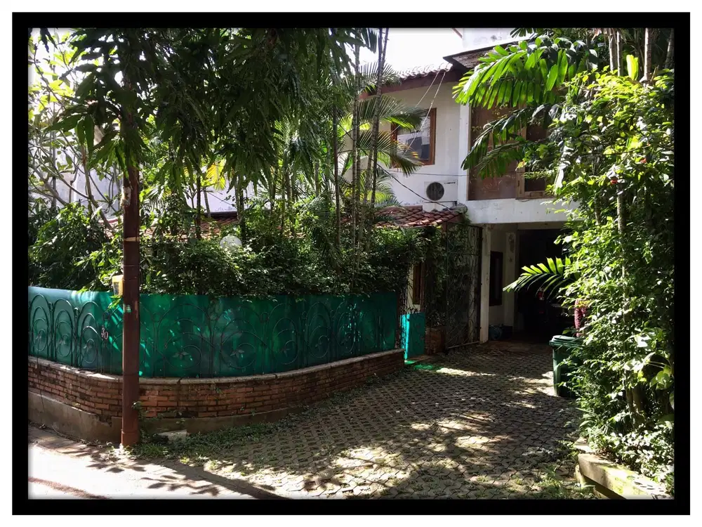 RUMAH DIJUAL DI CILANDAK LUAS DAN ASRI BISA NEGO