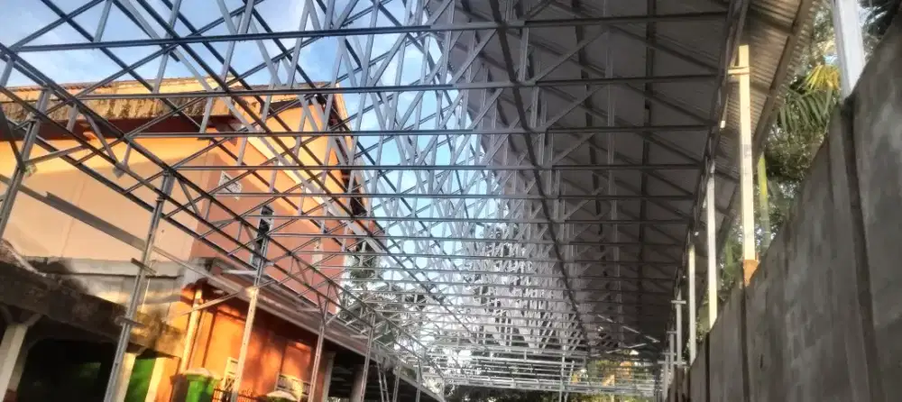 Menerima pemasangan rangka baja ringan