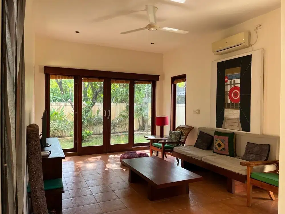 Villa Dengan Suasana Yang Nyaman Dan Tenang Dengan Kebun Yang Luas