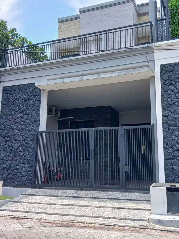 Rumah jemursari lebar 6 plafon tinggu, surabaya