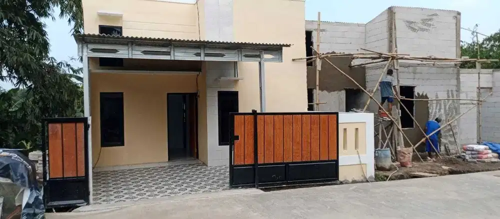 Jalan kaki ke stasiun, depan Indomart cuma 200 juta aja