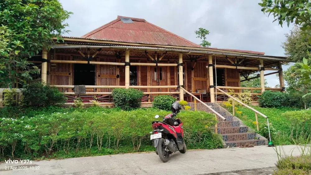 Dijual Villa bambu  bonus  kolam ikan di Sukabumi