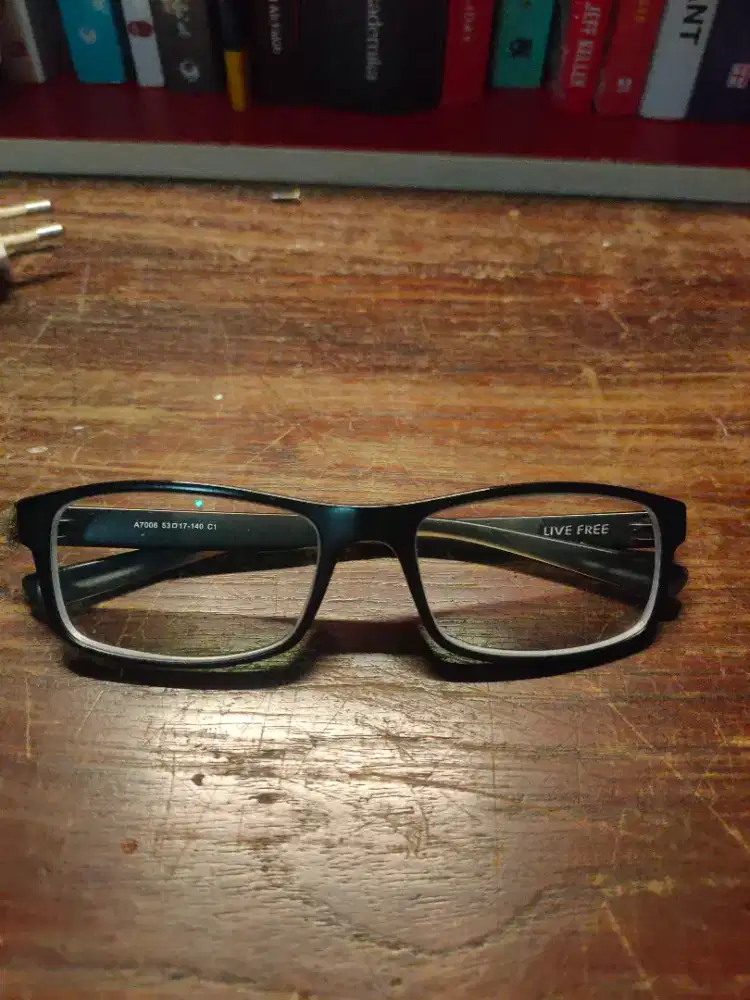 Kacamata pria hitam Nike