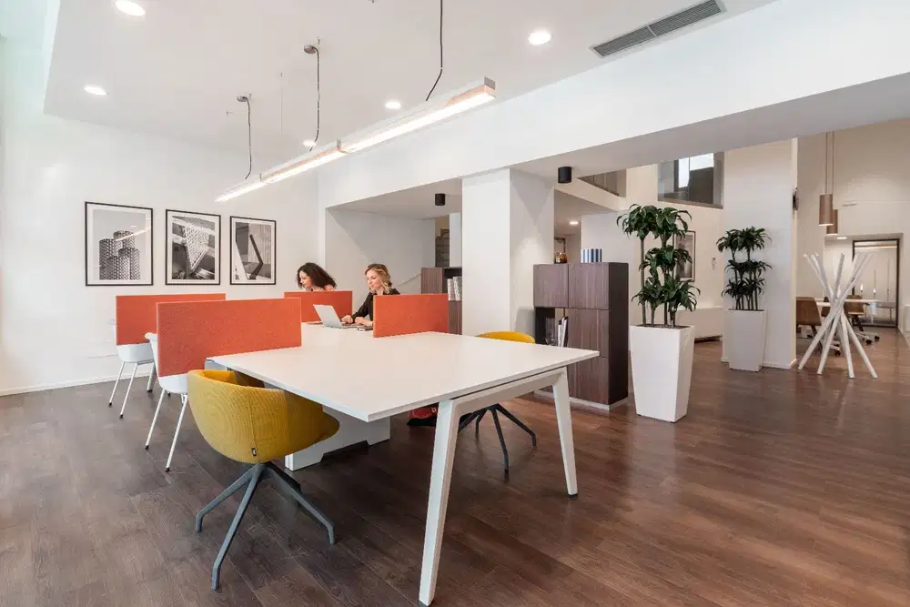 Bekerja lebih produktif di ruang kantor bersama di HQ Wisma KEIAI