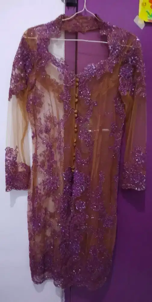 kebaya panjang payet dan bustie ( pelapis dalamnya )
