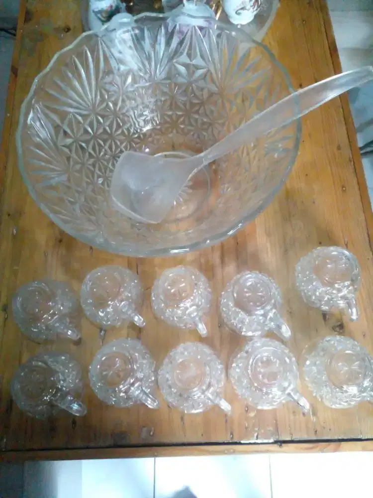 Tempat es buah dan gelasnya