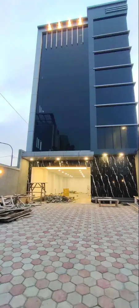 Di jual Gedung baru   4.5 lantai  Lokasi jl dewi Sartika cawang Jakart