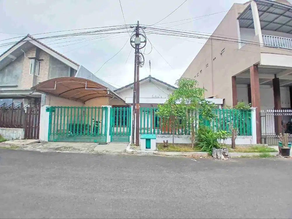 Lokasi emas! Selangkah dari poros jalan utama Soekarno-Hatta Malang. Potensial utk di UPGRADE menjadi Kost