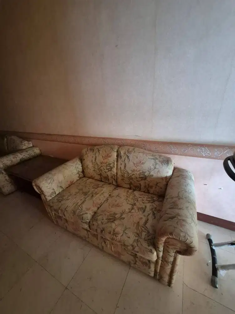 SOFA 2 DUDUKAN BEKAS