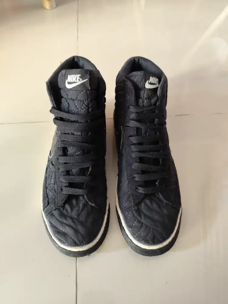 Sepatu Nike Hitam