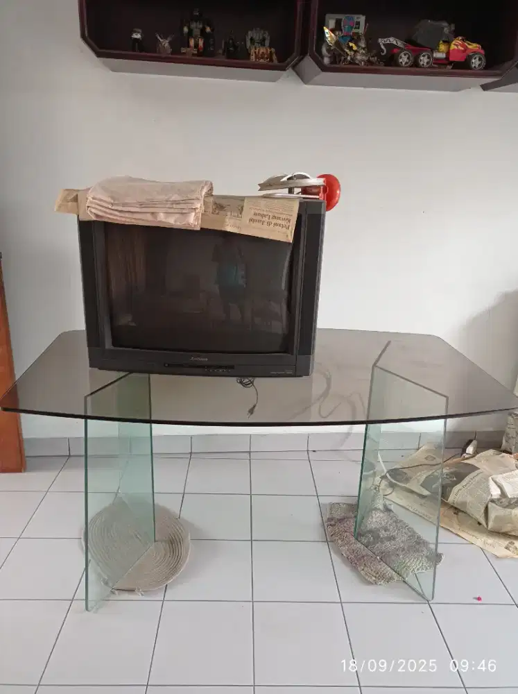 Meja makan kaca 12 mm baru'