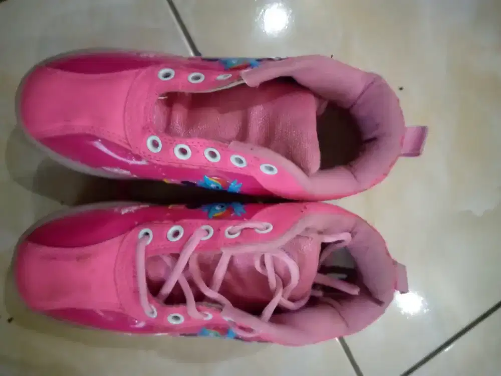 Jual sepatu roda anak perempuan size 32 merek kuda poni