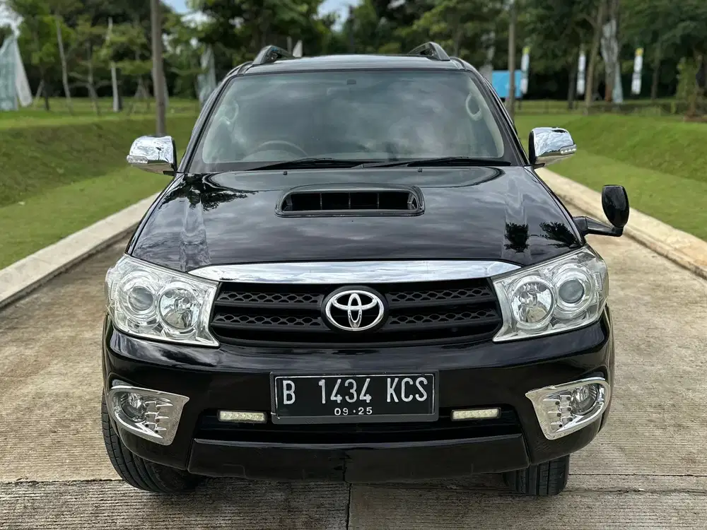 Toyota Fortuner 2010 Bensin