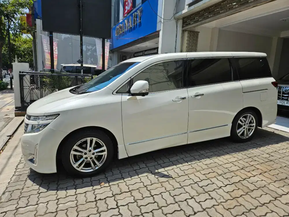 Nissan Elgrand Highway Star 2013