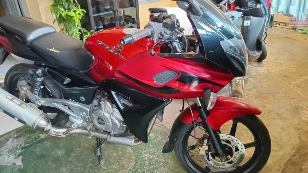 Dijual Pulsar Bajaj F220 2012 plat 05/2027 nego