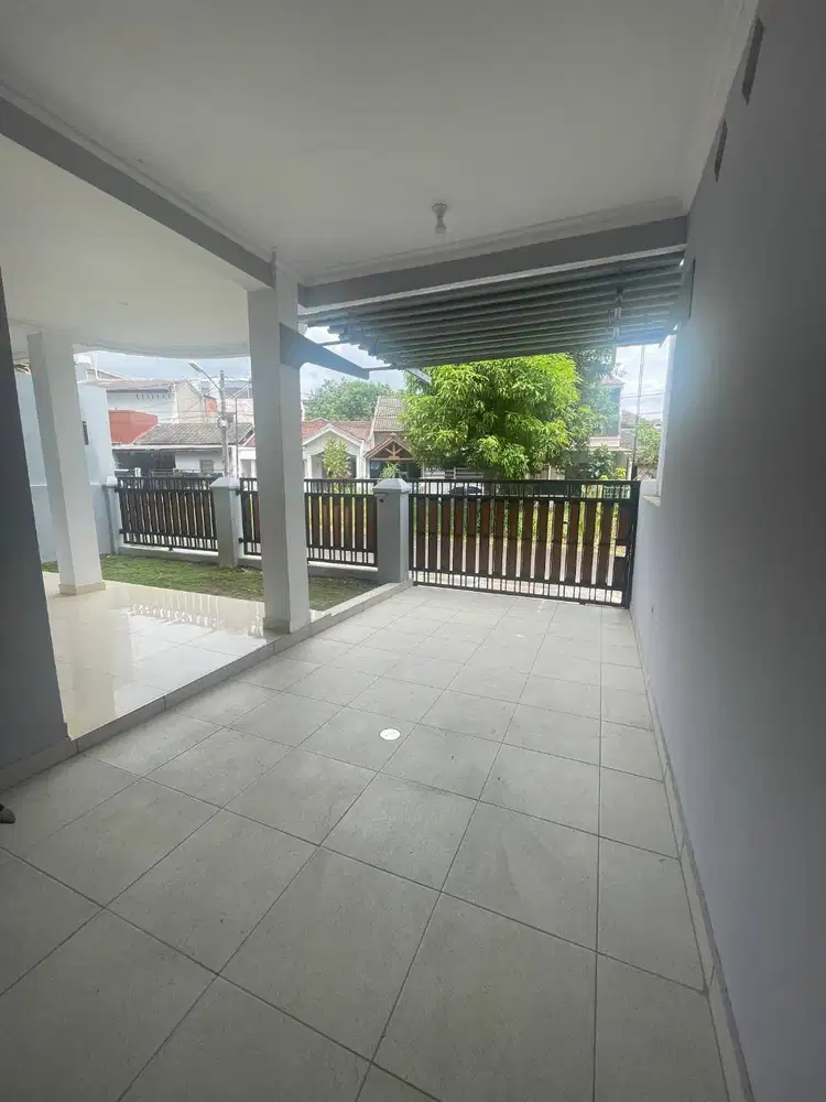 Jual Rumah BSD 2 tingkat siap huni 2 menit ke pasmod dan Tol BSD