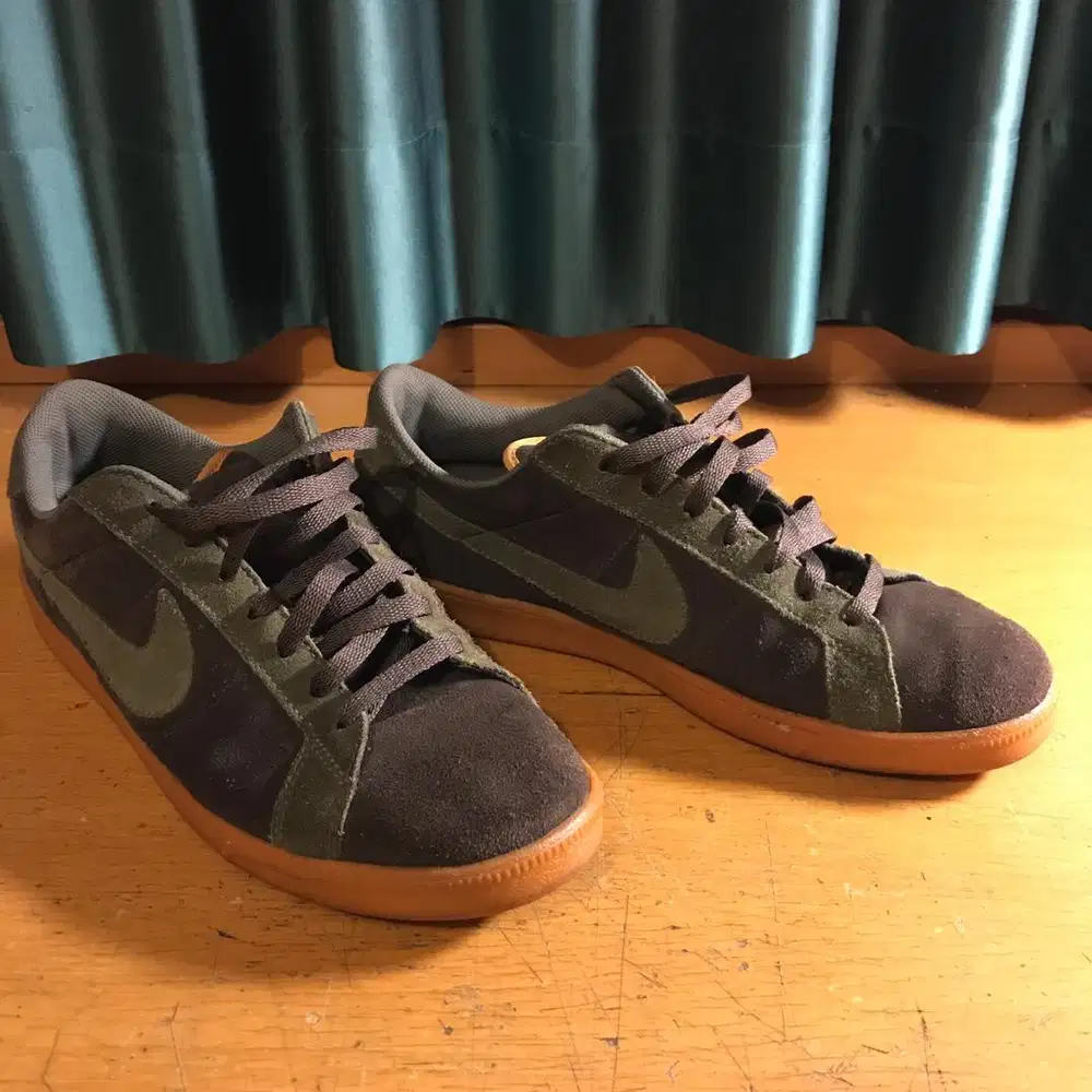 Nike SB Mens size US 10.5 second brown gum sole