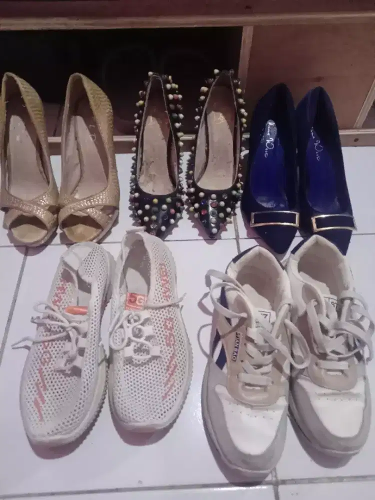 SEPATU SECOND SZ 36 JUAL KRNA TDK PRNH DI PAKAI SESUAI POTO