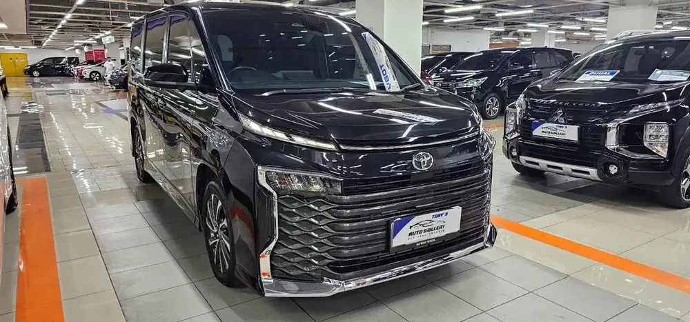 Toyota Voxy TSS 2022 km 36rb asli