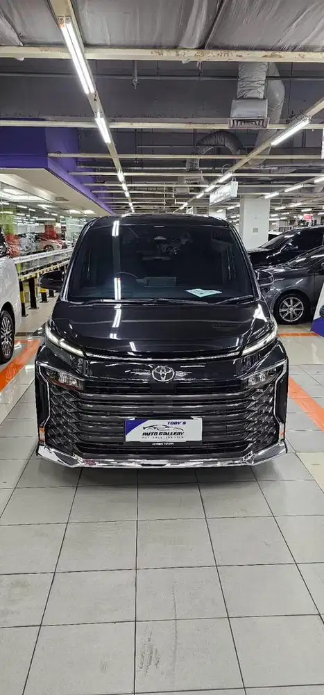 Toyota Voxy TSS 2022 km 36rb asli