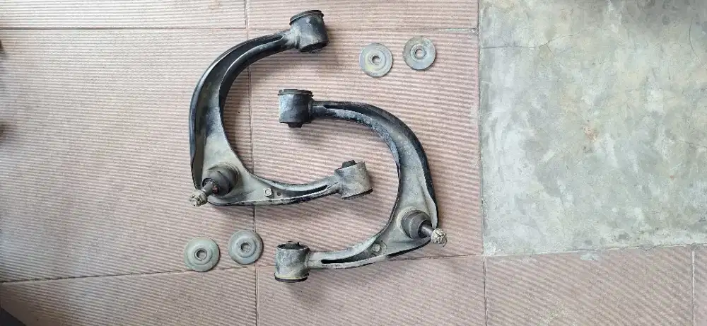 Upper arm + link stabil Hilux
