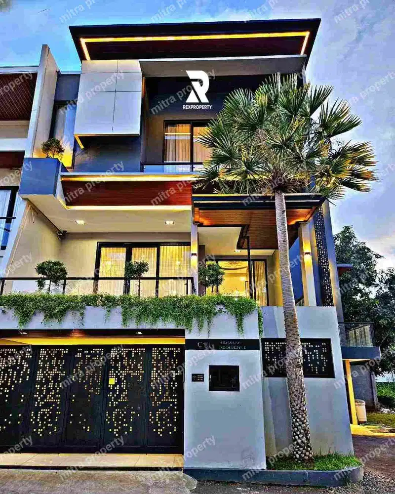 RUMAH MEWAH TERAWAT FULL FURNISH SIAP HUNI PINGGIR JALAN UTAMA JAGAKARSA