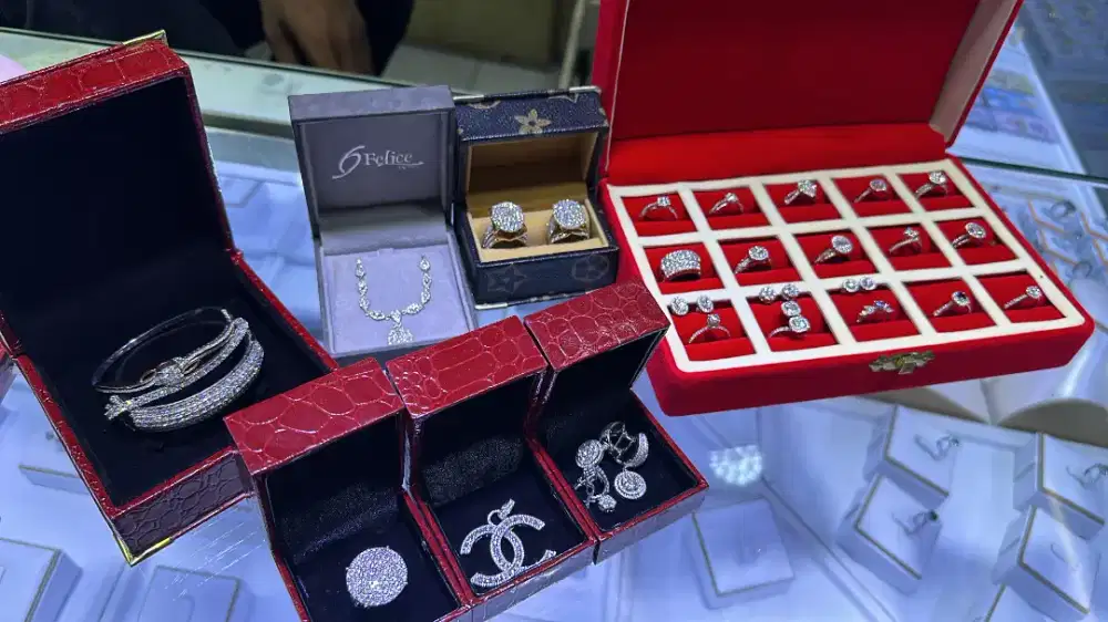 Terima emas dan berlian dari toko lain