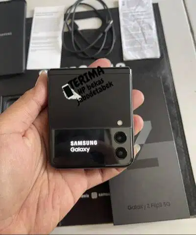 mencari samsung galaxy z fold flip 7 black