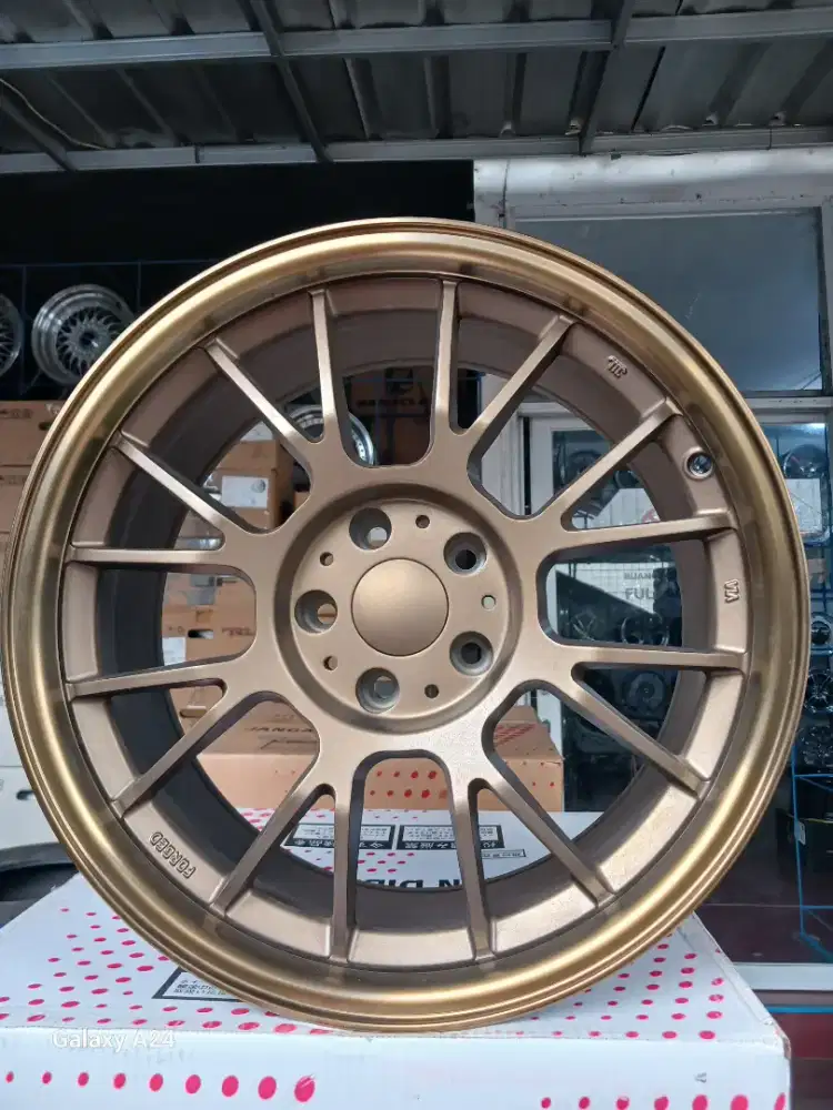 Velg rays SE37 ring 18 lebar 8,5 pcd 5x114,3 ET 22. Reborn zenix