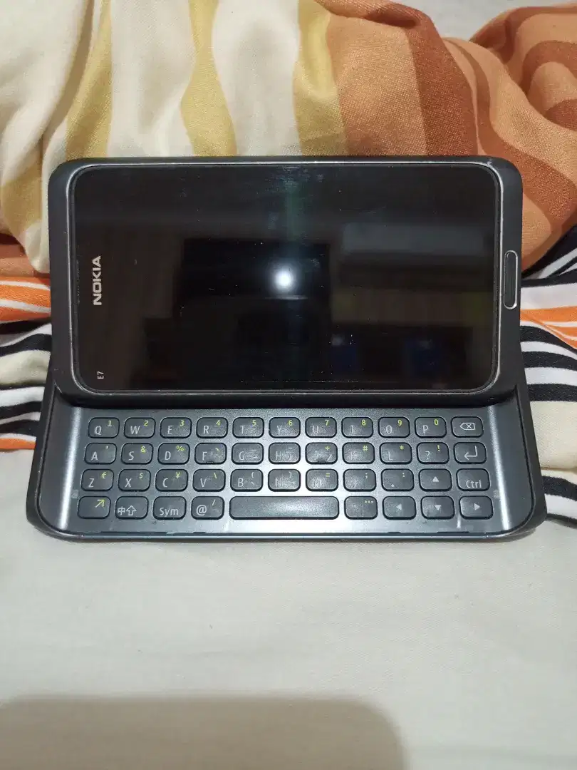 NOKIA E7 With Keyboard